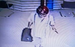 Tìm thấy túi xách, mũ bảo hiểm của nghi phạm cướp ngân hàng
