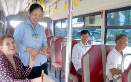 Nhiều người cao tuổi  chưa được miễn phí đi xe buýt