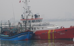 Cứu tàu cá cùng 7 ngư dân trôi dạt trên Vịnh Bắc Bộ