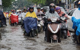 Những cung đường hễ mưa là ngập ở Sài Gòn
