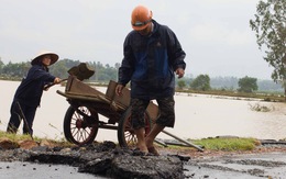 Sau lũ, nhiều tuyến đường ở Quảng Nam sạt lở nặng