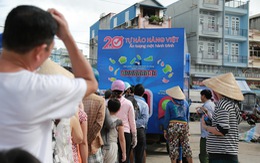 Chuyện lạ: Dân Việt ùn ùn xếp hàng dài ủng hộ hàng Việt