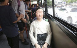 Tượng ‘phụ nữ mua vui’ đặt trên xe bus tại Hàn Quốc