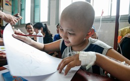 Bệnh nhi ung thư vẽ tranh tham gia "Ngày hội Hoa hướng dương"