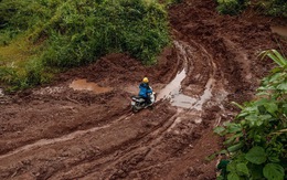 Giấc mơ trường lớp từ trang vở: Nỗi khổ miền xuôi khó thấu