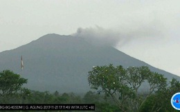 Núi lửa Agung phun trào, hàng ngàn người Indonesia tháo chạy