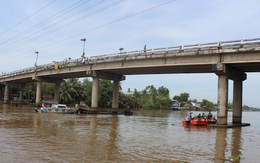 Sà lan phá nước chìm trên kênh Xáng, 2 vợ chồng mất tích