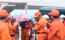 Đưa thi thể 2 ngư dân tàu cá Bình Định về bờ