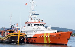 Cứu 12 ngư dân gặp nạn trên biển
