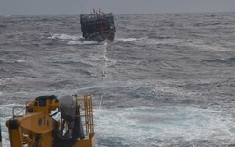 Hải quân VN cứu nạn 6 ngư dân ở Hoàng Sa