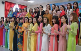 Phụ nữ Việt ở Đài Loan đọ áo dài mừng năm mới