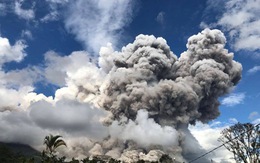 Núi lửa Sinabung ở Indonesia phun trào dữ dội