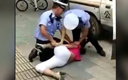 Quật ngã phụ nữ, cảnh sát Thượng Hải bị cảnh cáo