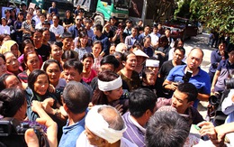 Hàng trăm người tiễn đưa nhà báo trẻ Đinh Hữu Dư