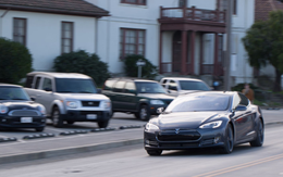 Tesla nâng cấp xe hỗ trợ khách hàng giữa bão Irma