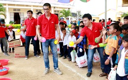 Mang trăng sáng Trung thu lên cho trẻ em vùng cao