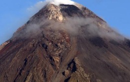 Núi lửa Mayon có thể phun trào nguy hiểm trong vài ngày tới