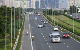 Đề nghị xử lý xe máy đi vào 'làn cao tốc' đại lộ Thăng Long