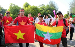CĐV Myanmar và VN ùn ùn đến sân Thuwunna