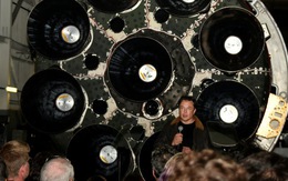 NASA muốn 'thanh tra' nơi làm việc của SpaceX, Boeing