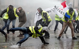 Áo vàng bạo loạn đối đầu cảnh sát ở Paris