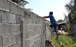 Video: Dự án bít lối đi, người dân leo tường ra biển