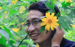 Hoa dã quỳ Ba Vì nở rộ hút giới trẻ Hà thành chụp ảnh 'check in'