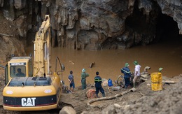 Dùng 7 máy xúc khoét núi cứu 2 công nhân mắc kẹt trong hang Cột Cờ