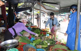 Sau mưa lũ, rau xanh Đà Nẵng tăng giá chóng mặt