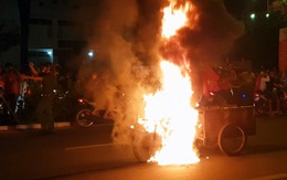 Xe ba gác 'đi bão' bốc cháy ngùn ngụt trên đường phố Biên Hòa