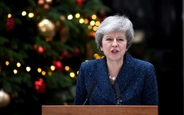 Phe phản đối hoãn binh, bà Theresa May tạm thoát nạn