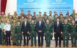 16 quân nhân quốc tế hoàn thành khóa học về công binh tại Việt Nam.