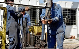 Giá dầu tiếp tục giảm, OPEC bất lực