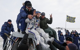 Ba phi hành gia trở về Trái đất an toàn trên con tàu thủng lỗ