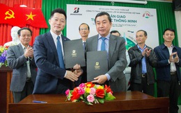 Bridgestone Việt Nam tặng 20 thùng rác thông minh cho thành phố Huế