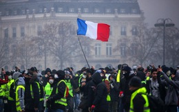 Ông Macron đã phải nhún trước phe ‘áo vàng’