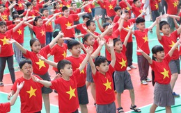 1.000 học trò nhảy 'Việt Nam ơi' cực kỳ dễ thương trước bán kết 2