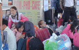 Tàu trễ nhiều giờ, hàng ngàn khách vạ vật ở ga Sài Gòn