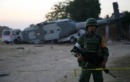 Trực thăng quan chức Mexico rơi trúng xe cứu nạn, 14 người chết