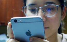 Vẫn hoãn thụ lý vụ kiện Apple làm chậm iPhone