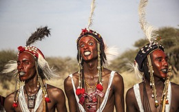 Cuộc thi nam hậu 'mắt trắng, môi thâm' ở châu Phi