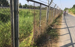 Hàng rào an toàn cao tốc TP.HCM - Trung Lương bị phá hoại nghiêm trọng