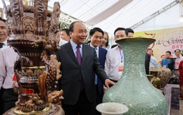 Thủ tướng Nguyễn Xuân Phúc: 'Tôi đến đây để quảng bá gốm sứ Bát Tràng'