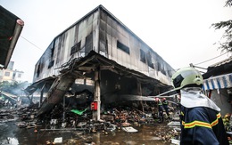 Khám nghiệm hiện trường vụ cháy chợ Quang tại Thanh Trì, Hà Nội
