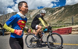 Bài học đầu đời cho con trai: đạp xe chinh phục Tây Tạng