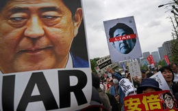 50.000 người biểu tình đòi Thủ tướng Nhật từ chức