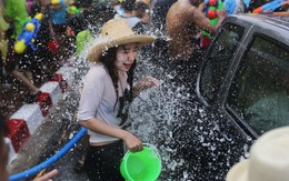 Phụ nữ bị quấy rối tình dục khi tham gia lễ hội té nước
