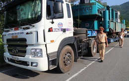 Xe đầu kéo chở hàng 'siêu khủng' bị phạt từ Quảng Ngãi ra đến Huế