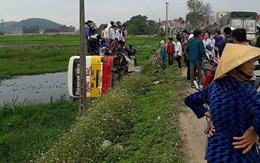 Tránh công nông, xe buýt lao xuống ruộng, hành khách hoảng loạn