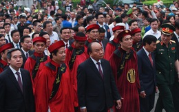 Thủ tướng cùng hàng vạn người dân dâng hương giỗ Tổ tại đền Hùng